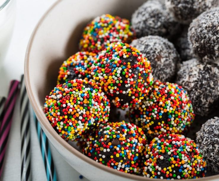 מארז כדורי שוקולד סוכריות צבעוניות